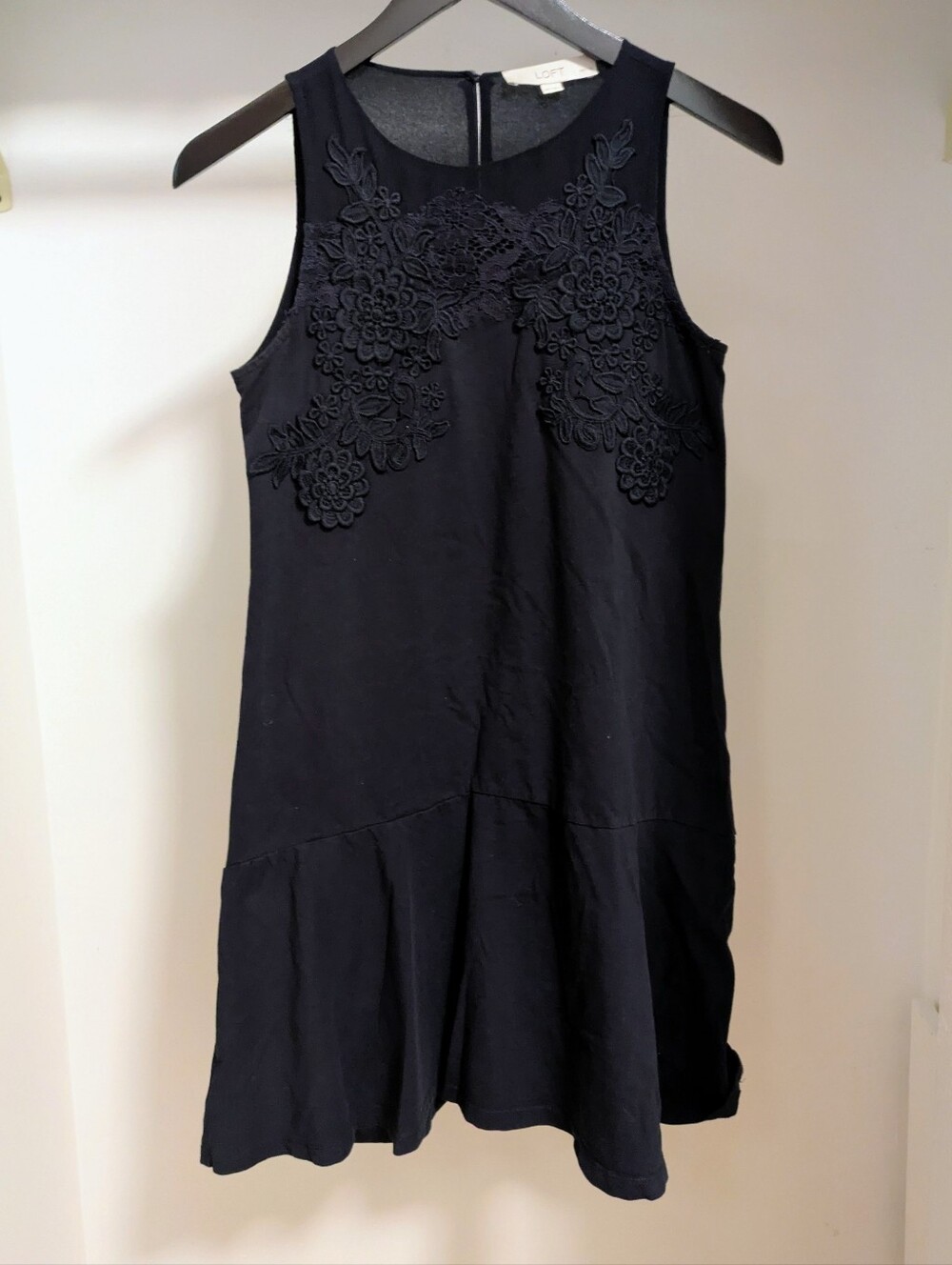 Loft Navy dress with lace detailing and ruffle hem size xsp